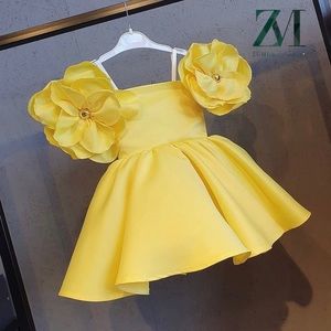 Girls party dress costume made by a famous designer In Turkey size 5-6 years